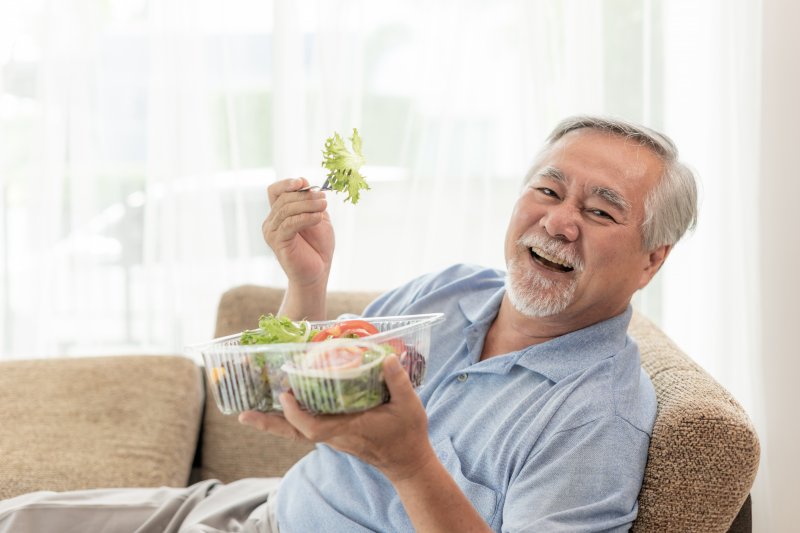 Patient with dentures eating food